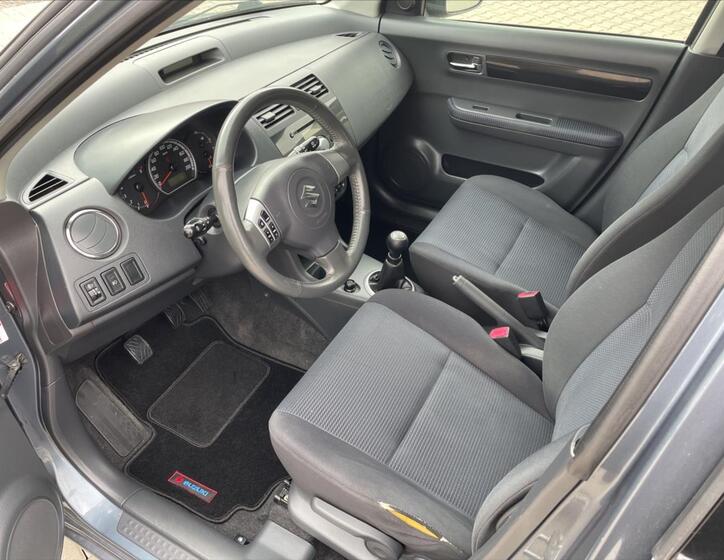Suzuki Swift 13