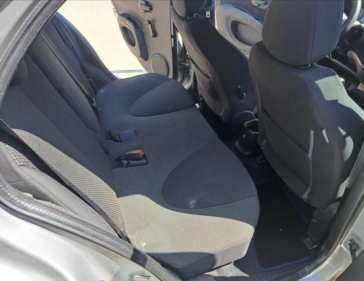 Nissan Micra 32