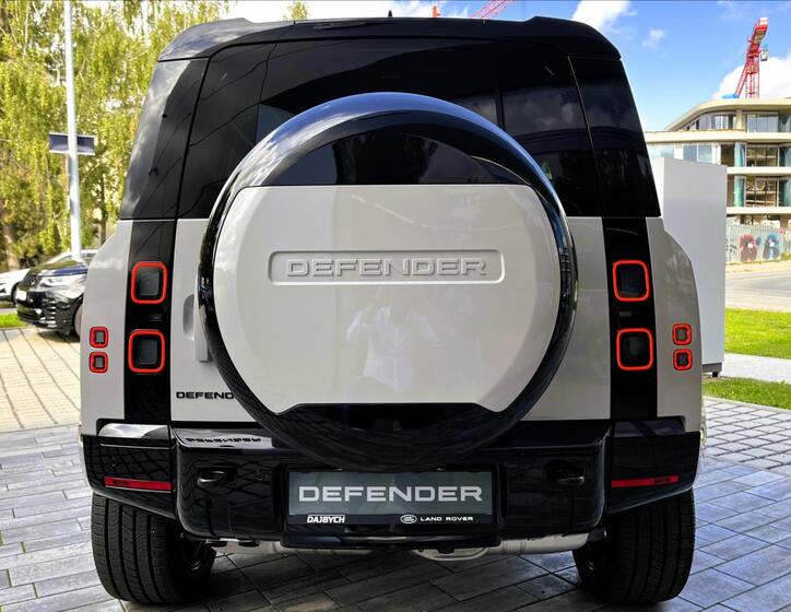 Land Rover Defender 6