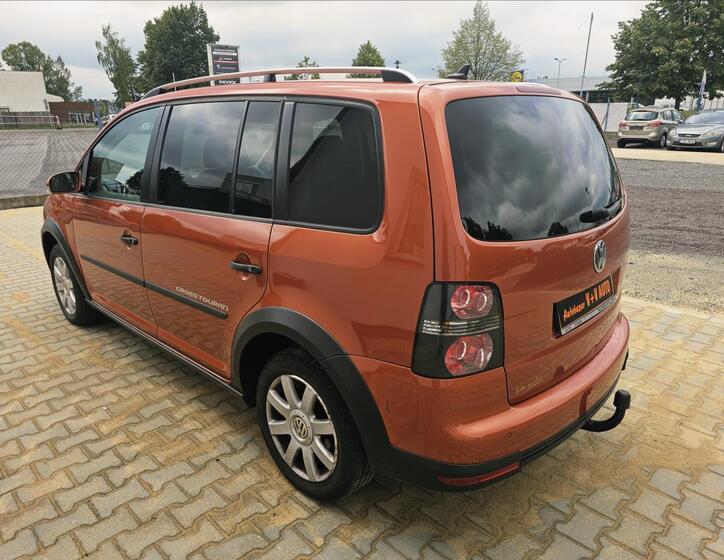 Volkswagen Touran 8