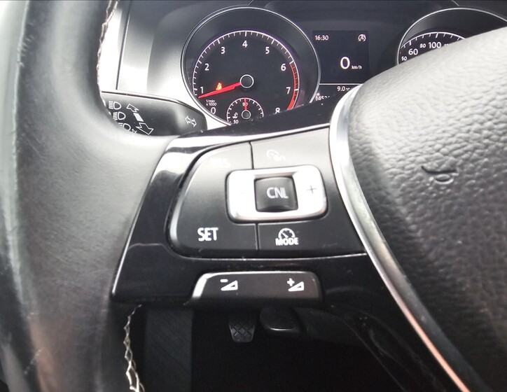 Volkswagen Golf 16