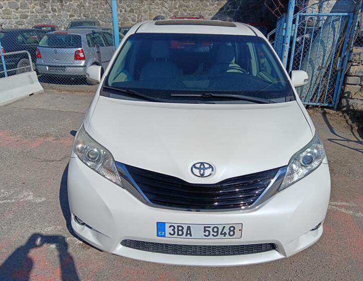 Toyota Sienna 1
