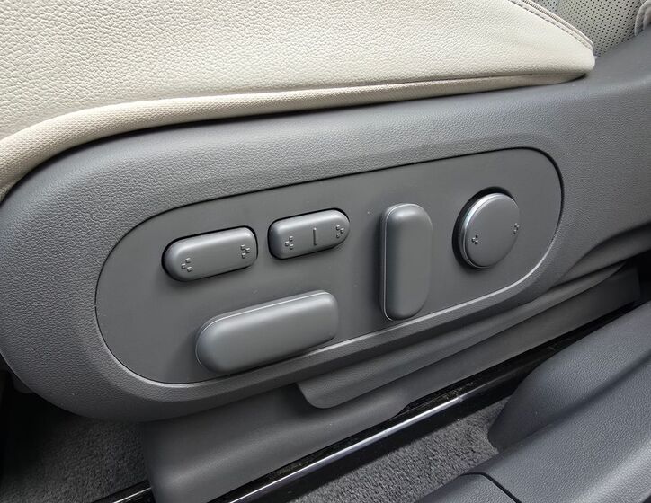 Hyundai IONIQ 13