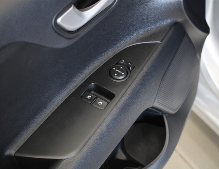 KIA Rio 13