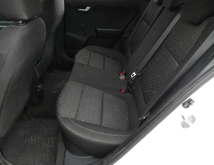 KIA Rio 18