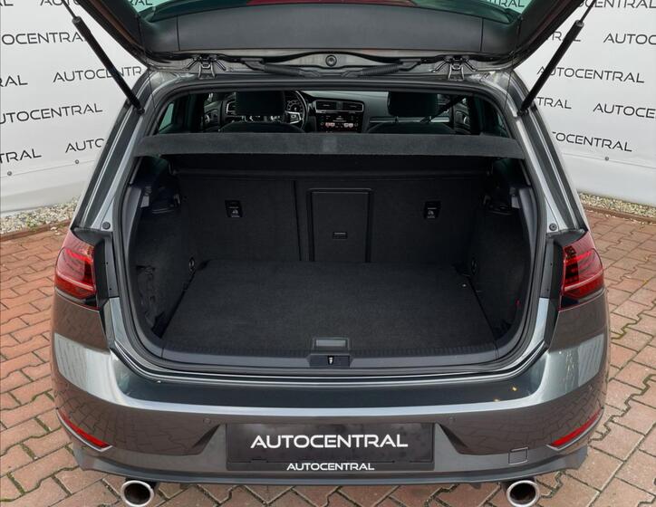 Volkswagen Golf 10