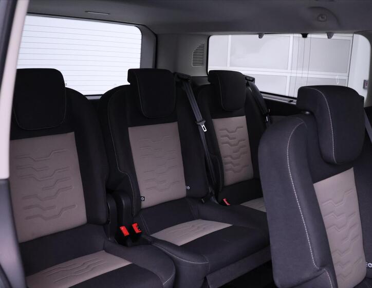 Ford Tourneo Custom 13