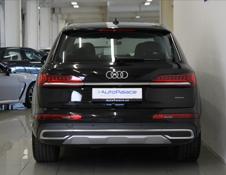 Audi Q7 4