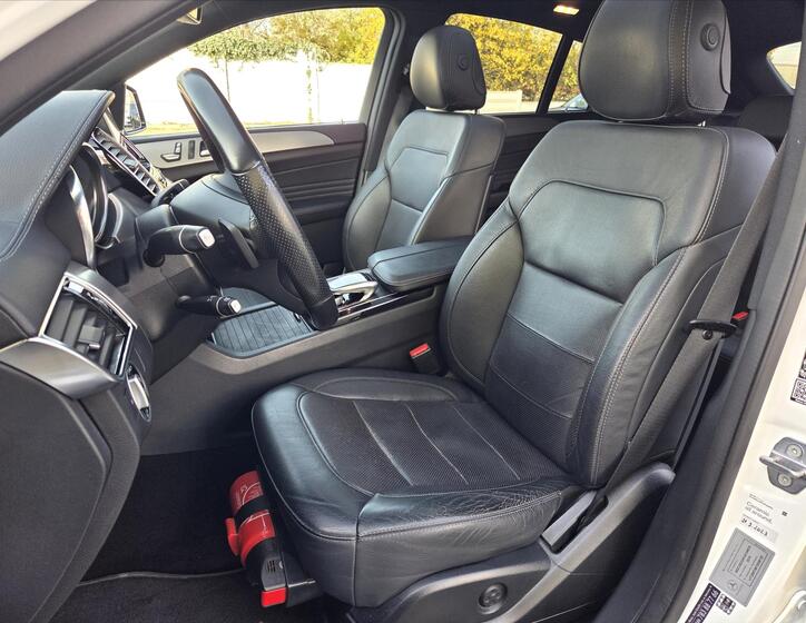 Mercedes-Benz GLE 8