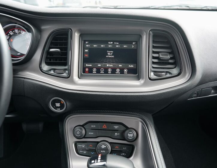 Dodge Challenger 31