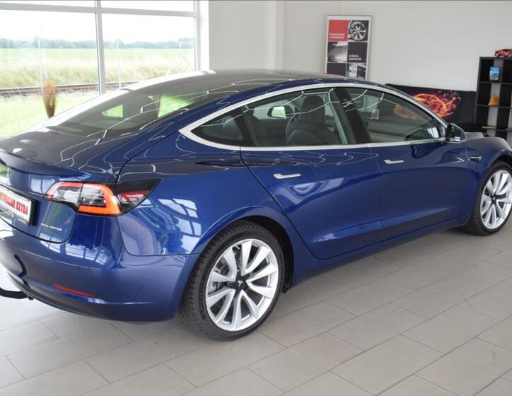 Tesla Model 3 6