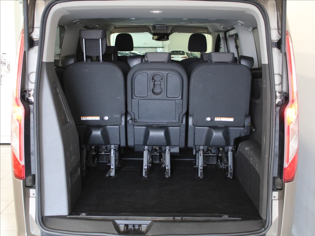 Ford Tourneo Custom 19