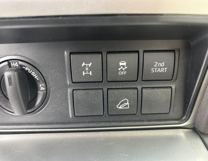 Toyota Land Cruiser 11