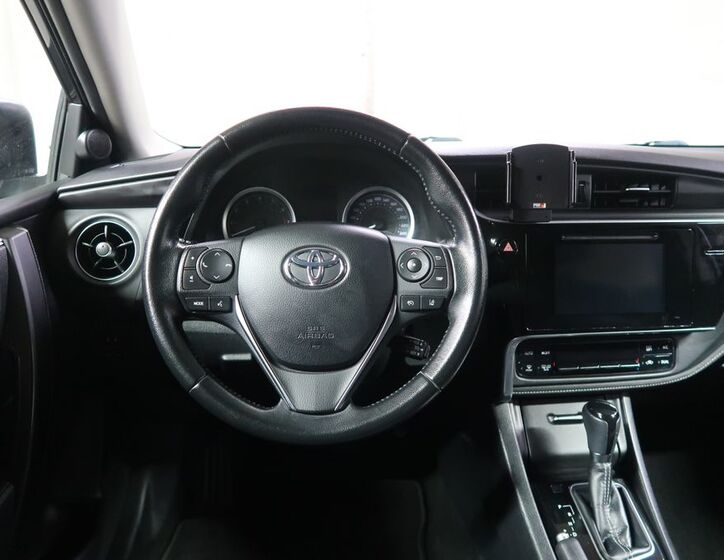 Toyota Corolla 16