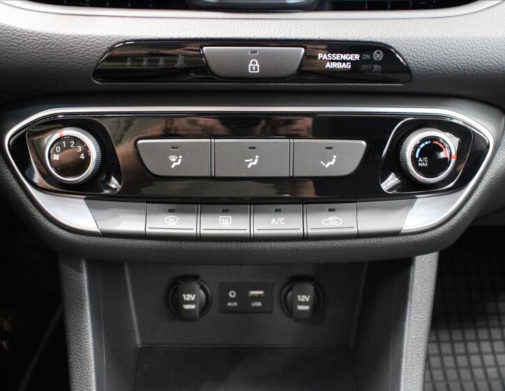 Hyundai i30 24