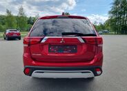 Mitsubishi Outlander 4