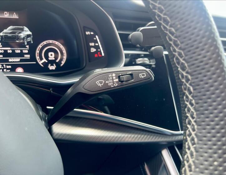 Audi RS Q8 26