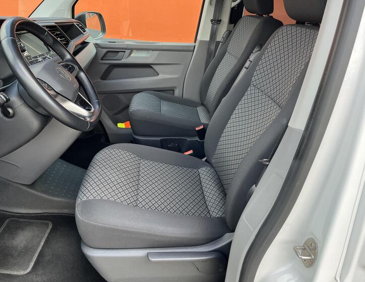 Volkswagen Caravelle 10
