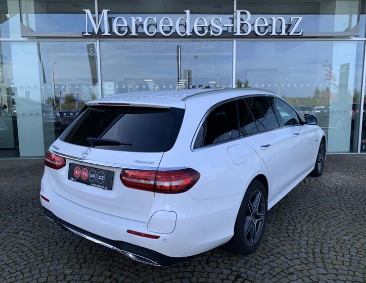 Mercedes-Benz Třídy E 32