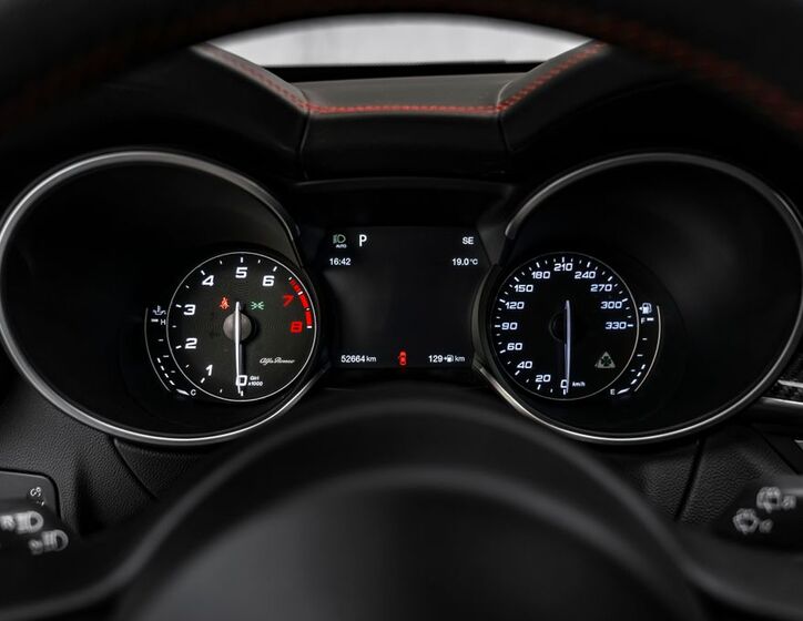 Alfa Romeo Stelvio 26