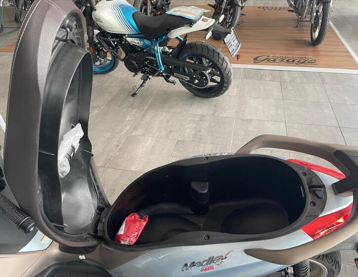 Piaggio Ostatní 12