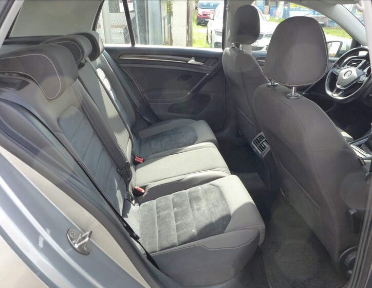 Volkswagen Golf 28