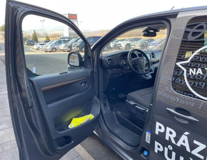 Toyota ProAce Verso 16