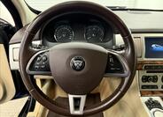 Jaguar XF 8