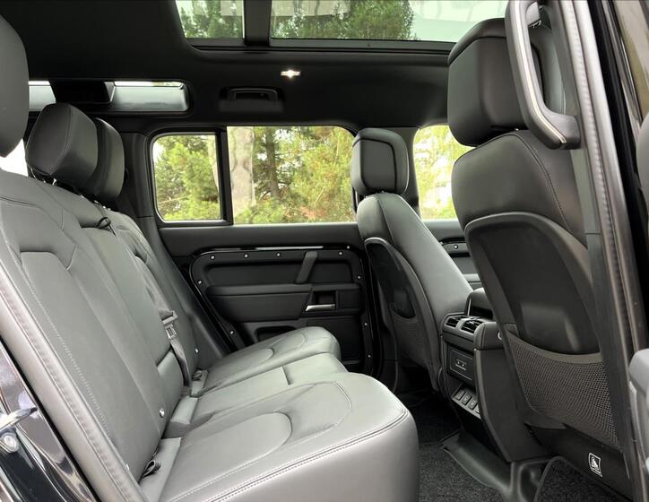 Land Rover Defender 29