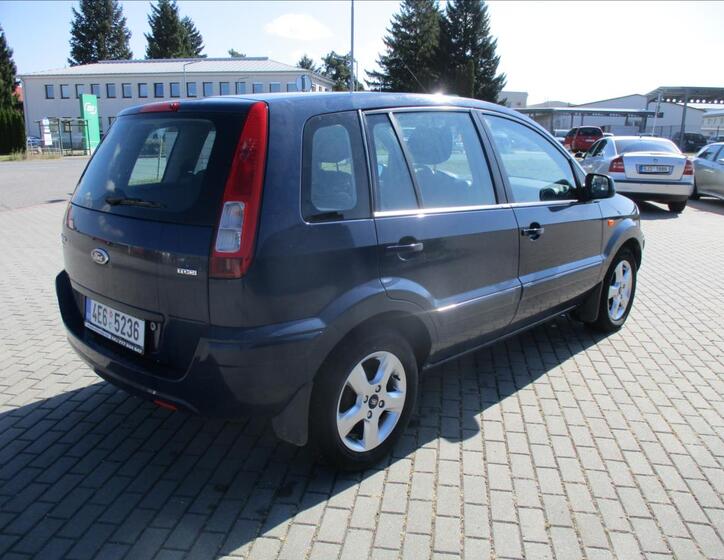 Ford Fusion 4