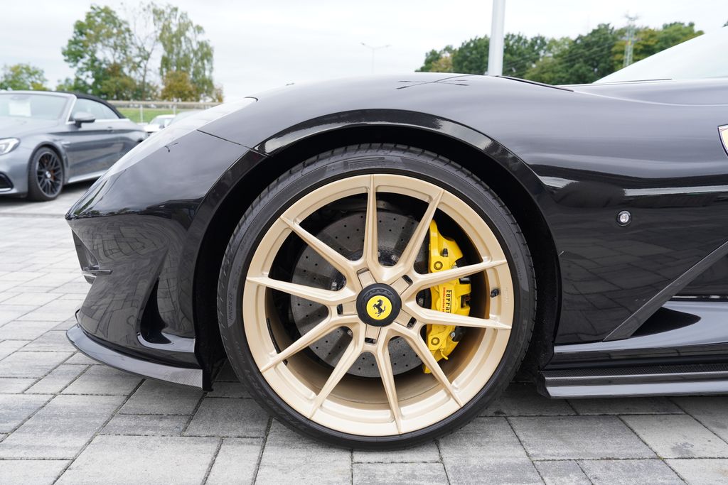 Ferrari 812