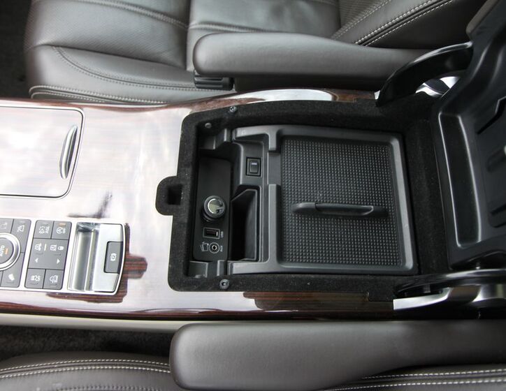 Land Rover Range Rover 44