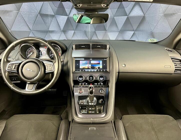 Jaguar F-Type 10