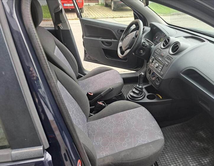 Ford Fiesta 32