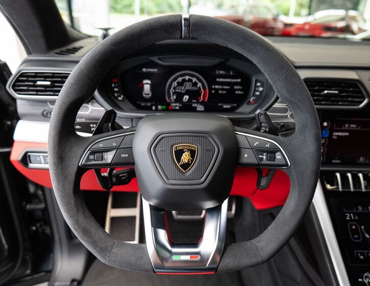 Lamborghini Urus 6