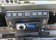 Land Rover Defender 23