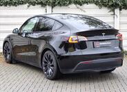 Tesla Model Y 4