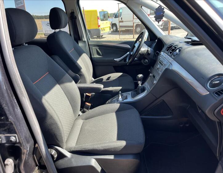 Ford Galaxy 11