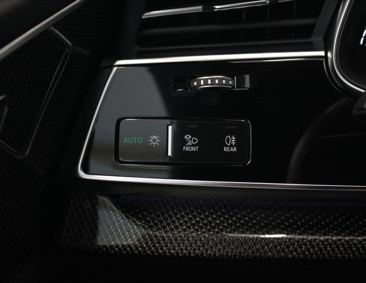 Audi Q8 20