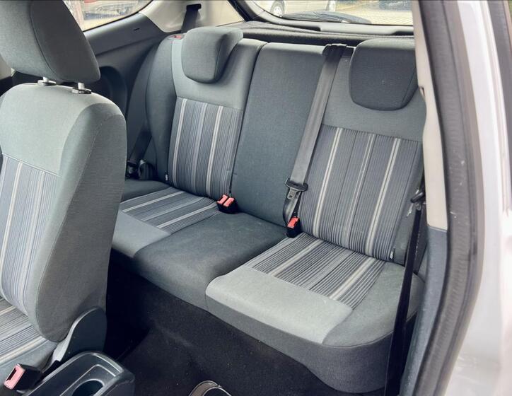 Ford Fiesta 12