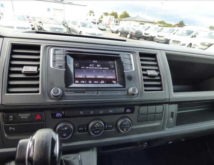 Volkswagen Caravelle 24