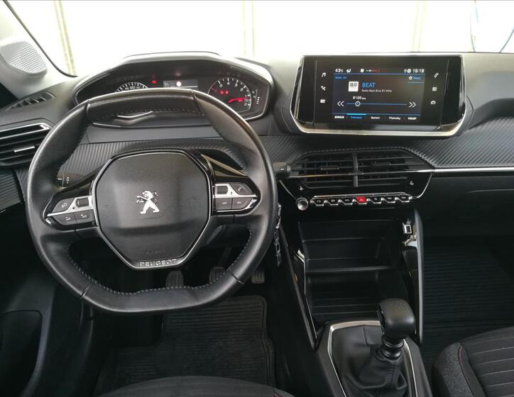 Peugeot 208 5