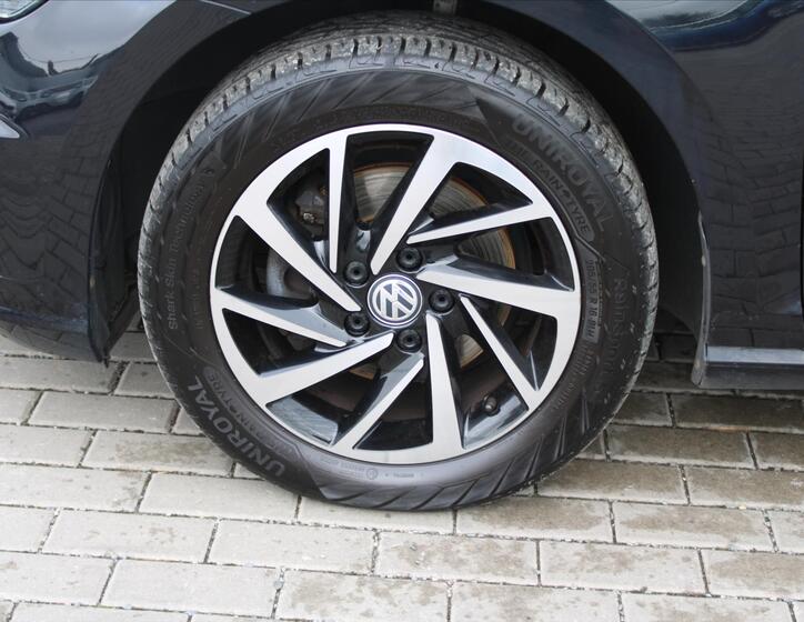 Volkswagen Golf 9