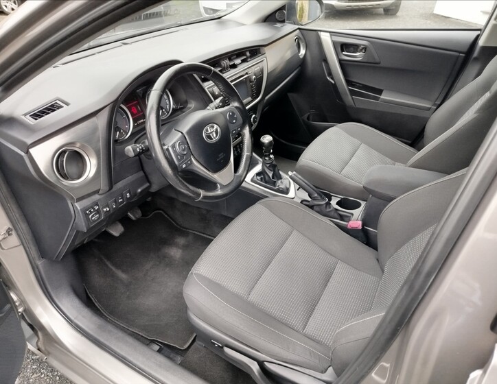 Toyota Auris 13