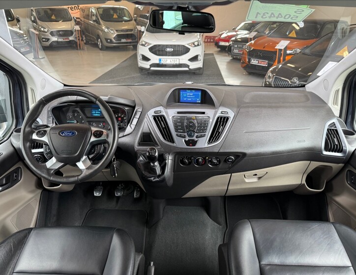 Ford Tourneo Custom 13