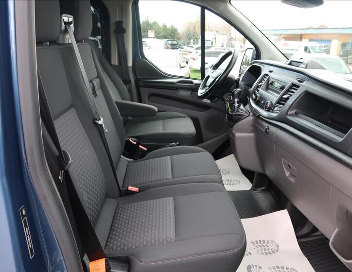 Ford Transit Custom 13