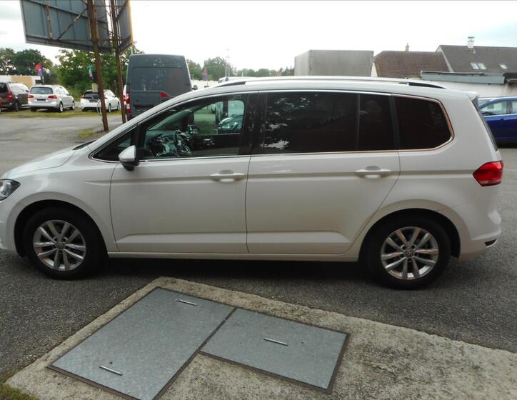 Volkswagen Touran 8