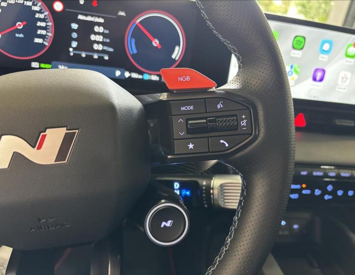 Hyundai IONIQ 18