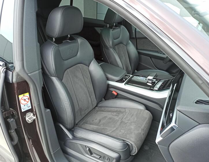 Audi Q8 11