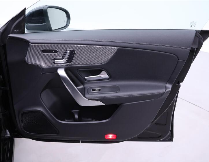 Mercedes-Benz CLA 12